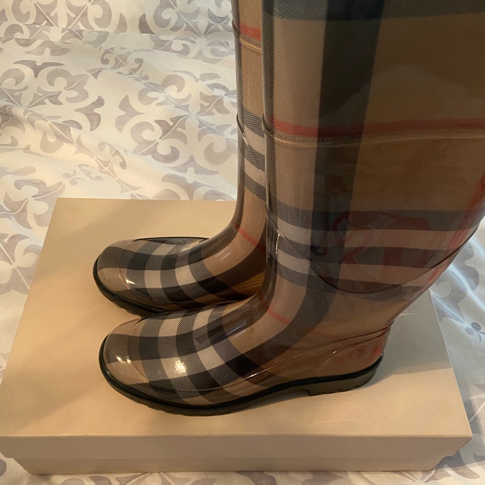 Burberry Housecheck Rainboots pristine size 39